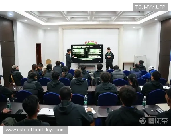 足球俱乐部青训营与教育部门联合举办赛场文化讲座，足球青训俱乐部管理制度